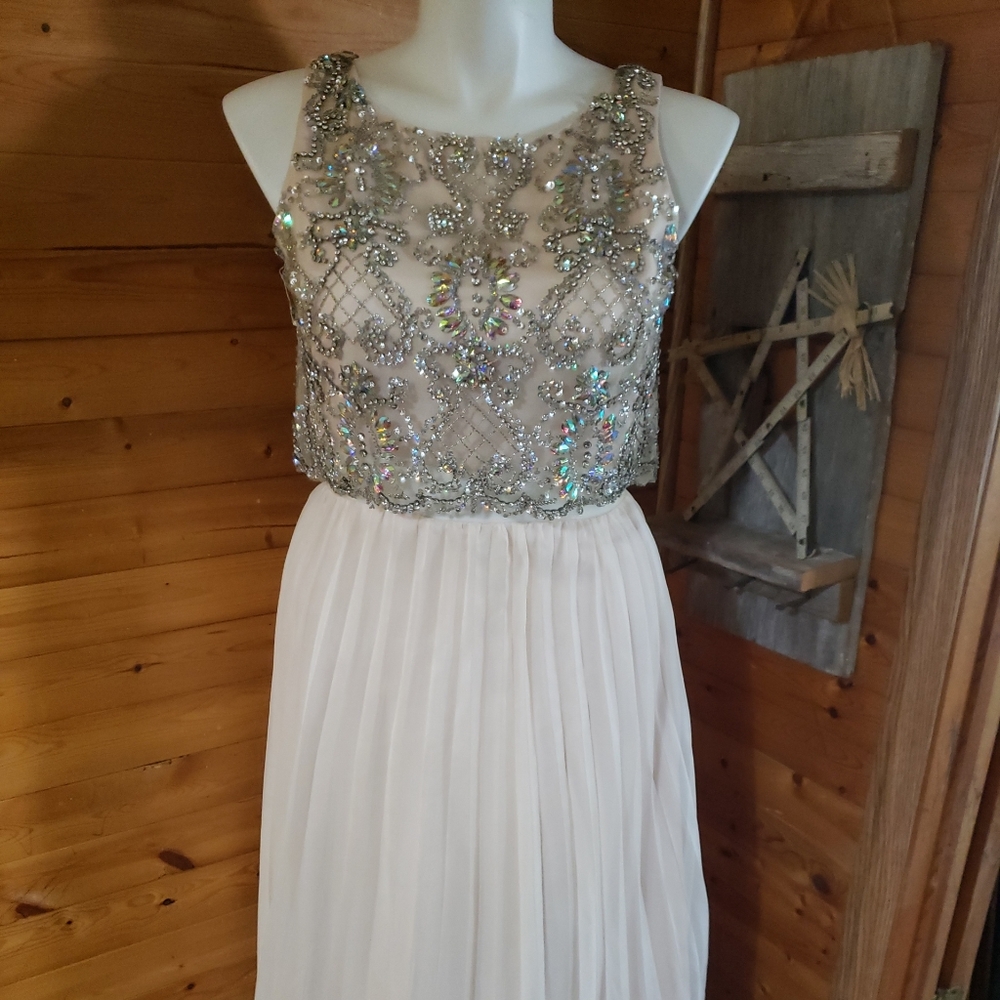 Camille La Vie Wedding or Formal Dress Lovely Sequined Beaded Top Vintage sz 10